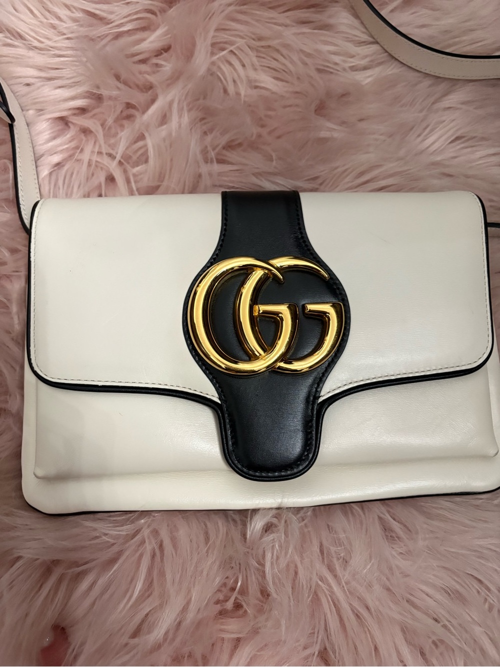Gucci Cream Leather Crossbody with Black Trim & Gold GG - Picture 7 of 7